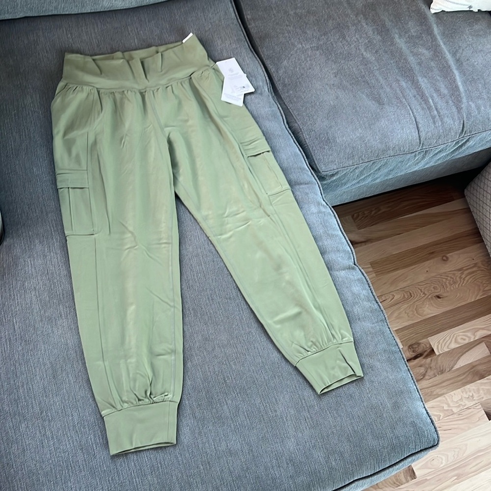 Athleta Salutation cargo jogger